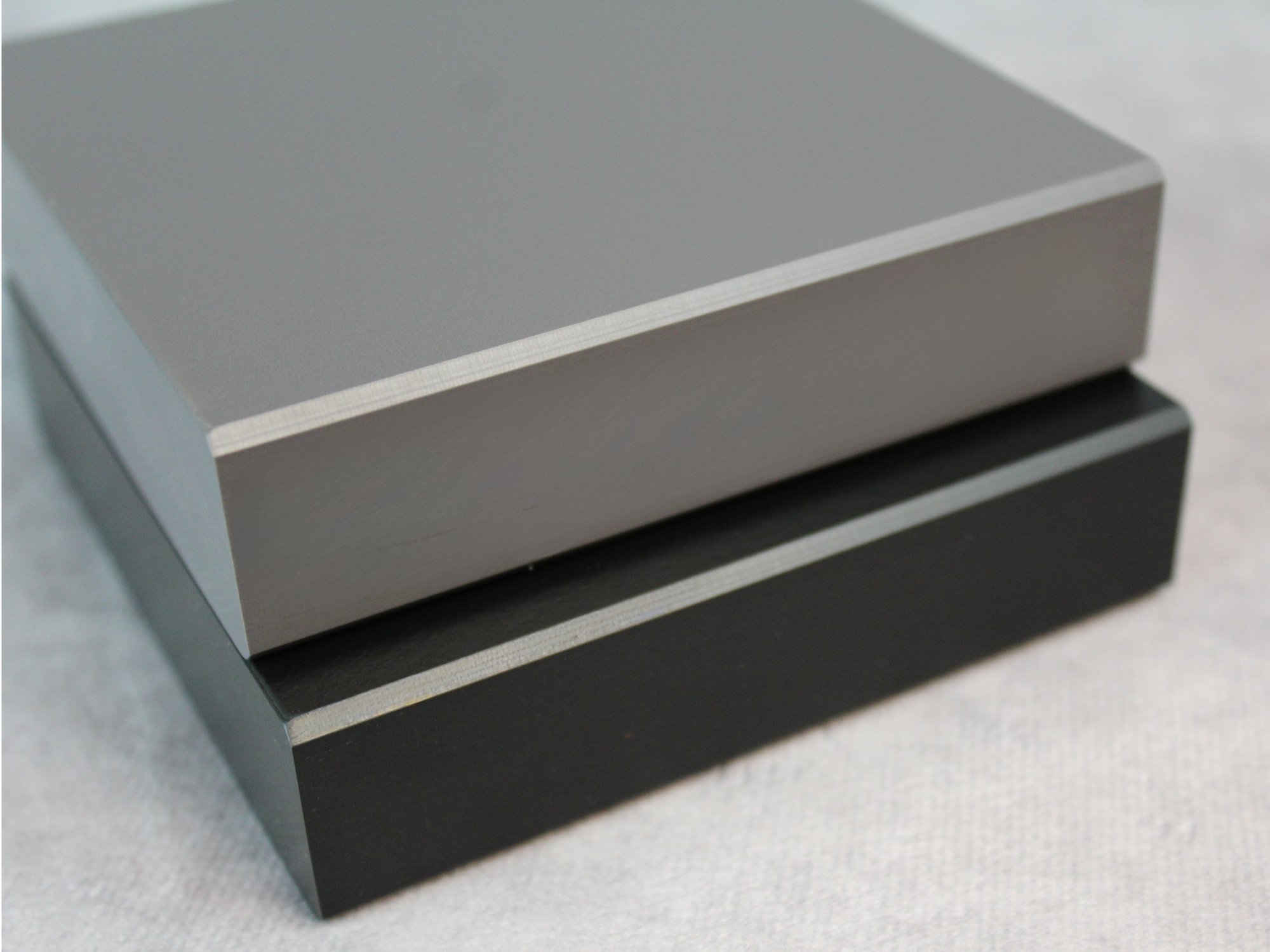 Color Through Core is available for Max Resistance2, Fundermax's labortaory work surface applications Color Through Core is available for Max Resistance2, Fundermax's labortaory work surface applications